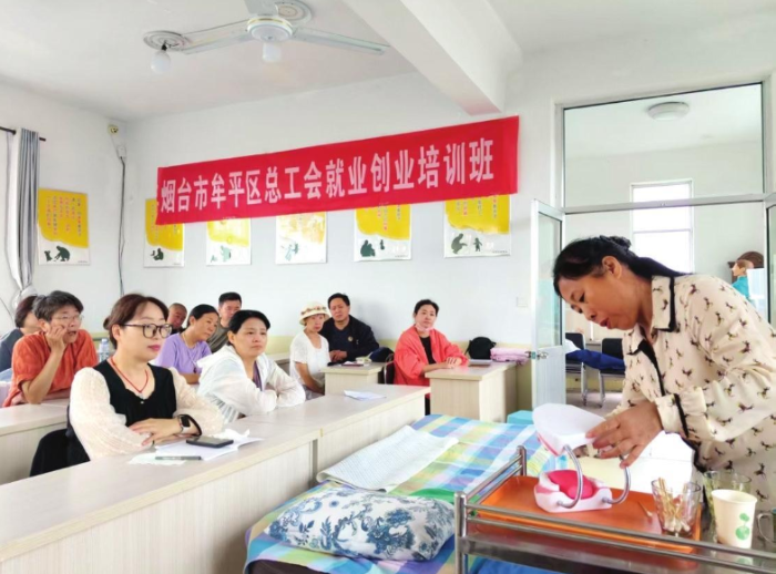 培训促就业 普法护权益