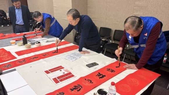 威海市总工会启动“送万福·进万家”书法公益活动