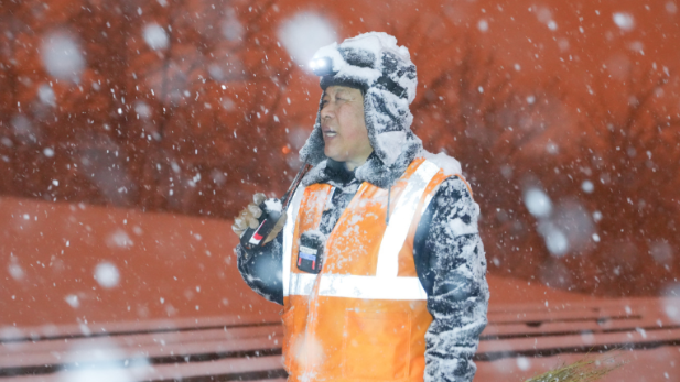 “65后”铁路工长的“白发”班组