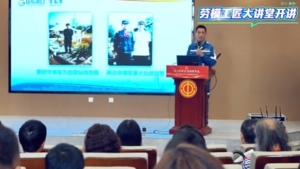 青岛市市南区总工会带着劳模“逛街里”