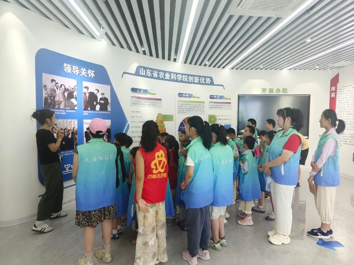 孩子们接受科创教育 拍摄：王晖