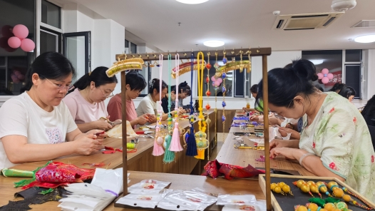 织锦传古韵 非遗润工心